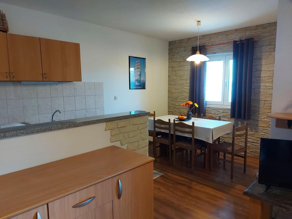 Apartmani Tatjana Okrug Gornji Exterior foto